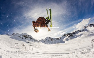 KAIYUN开云-皇马激战收获3红6黄引风波，金哨权威解析判罚争议与防守策略